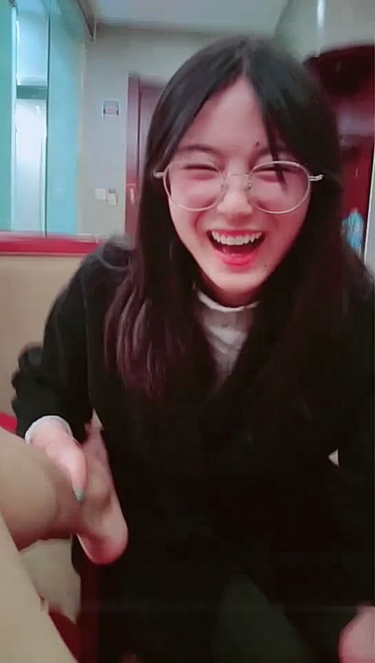 贵州师范学生妹刘X娟带作业本开房 遭男友疯狂抽插整夜忘写功课